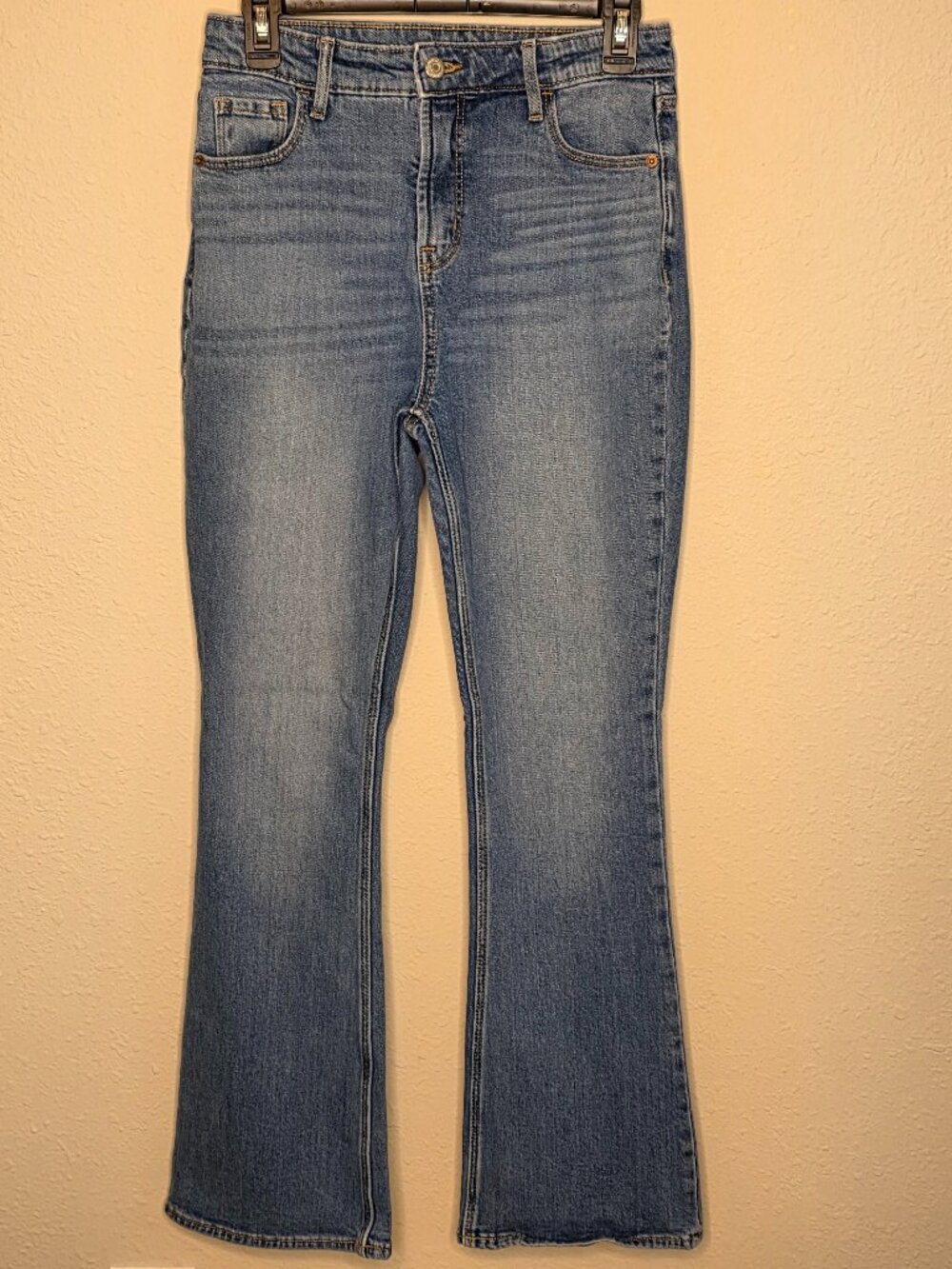 Old Navy Extra High Rise Flare Medium Wash Jeans, Women's Size 6